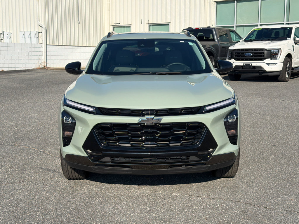 Used 2025 Chevrolet Trax ACTIV w/ Sunroof Package FWD image 2