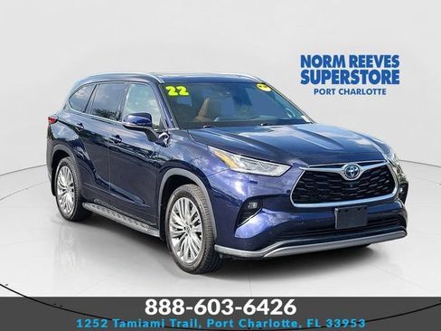 Used 2022 Toyota Highlander Platinum FWD image 1