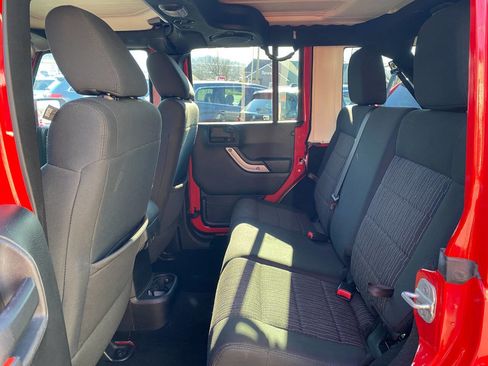 Used 2012 Jeep Wrangler Unlimited Sahara w/ Connectivity Group image 19