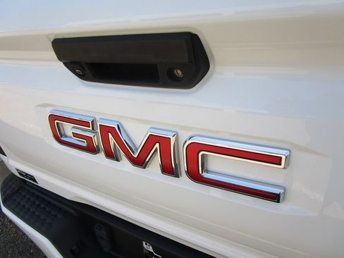 Used 2023 GMC Canyon Elevation w/ Elevation Premium Package AWD/4WD image 16