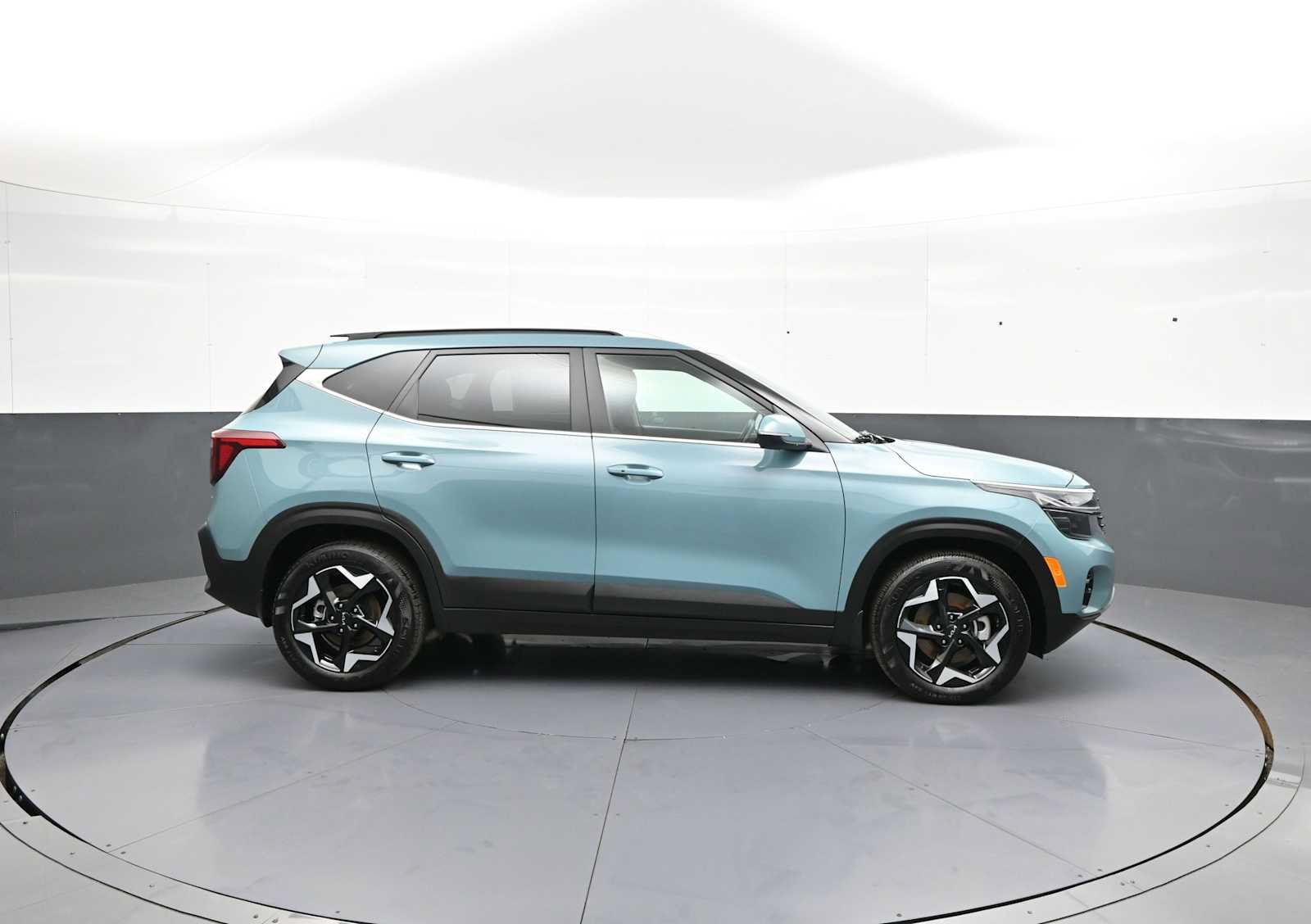 Certified 2025 Kia Seltos EX w/ EX Sunroof Package AWD/4WD image 5