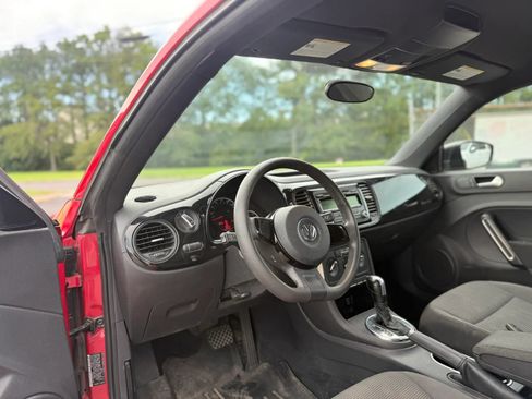 Used 2014 Volkswagen Beetle 2.5 FWD image 9