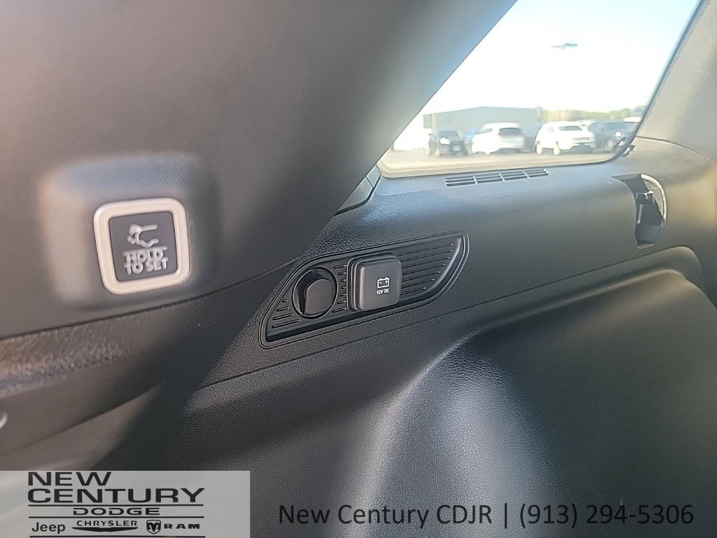 Used 2025 Jeep Grand Cherokee Limited w/ Luxury Tech Group II AWD/4WD image 25