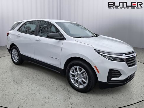 Used 2024 Chevrolet Equinox LS image 3