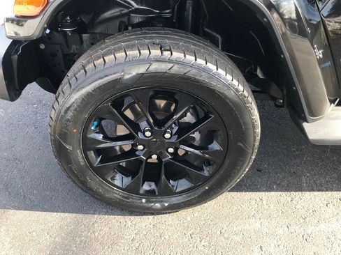 Used 2023 Jeep Wrangler Unlimited Sahara w/ Cold Weather Group image 43