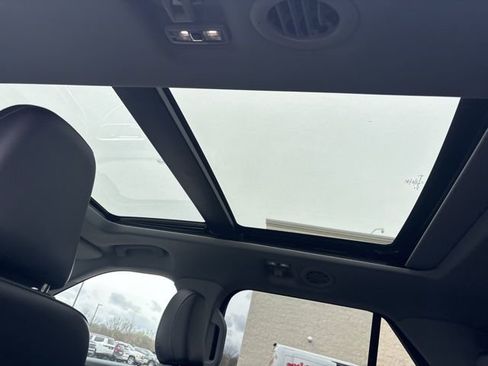 Used 2021 Ford Explorer XLT w/ Equipment Group 202A image 22