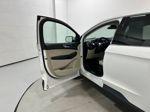 Used 2020 Ford Edge Titanium AWD/4WD image 24
