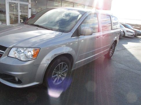 Used 2017 Dodge Grand Caravan SXT FWD image 34