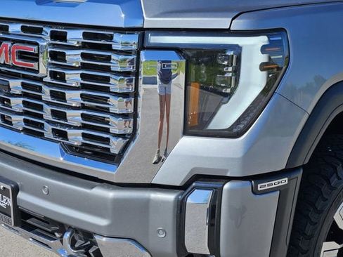 Used 2024 GMC Sierra 2500 Denali w/ Denali Reserve Package AWD/4WD image 9