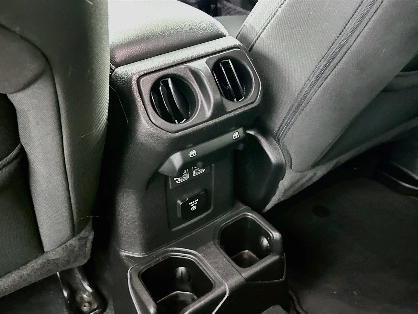 Used 2022 Jeep Wrangler Unlimited Sahara w/ Cold Weather Group AWD/4WD image 26