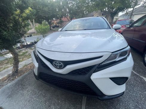 Used 2019 Toyota Camry SE FWD image 1