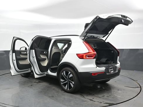 Used 2023 Volvo XC40 B5 Ultimate w/ Protection Package Premier AWD/4WD image 42