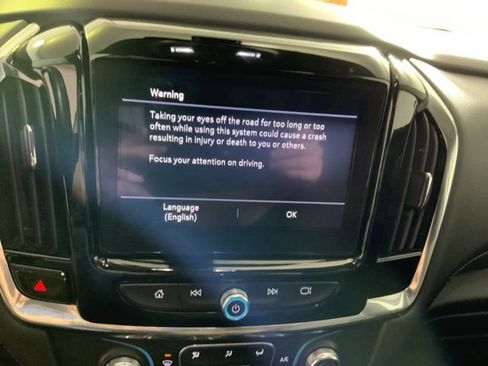 Used 2020 Chevrolet Traverse LT FWD image 21