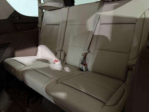 Used 2023 GMC Yukon Denali RWD image 40