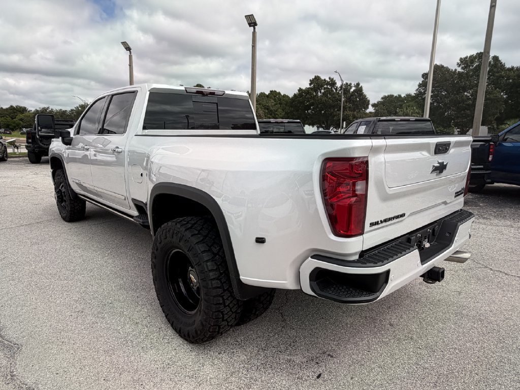 Used 2024 Chevrolet Silverado 3500 High Country w/ High Country Premium Package AWD/4WD image 7