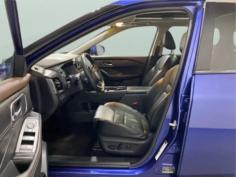 Used 2021 Nissan Rogue SV w/ Premium Package image 11