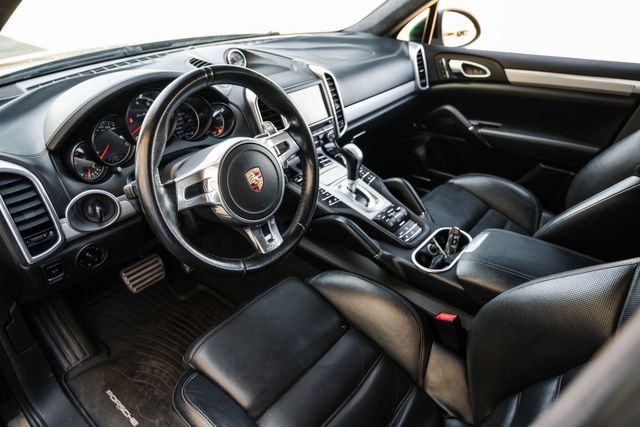Used 2012 Porsche Cayenne Turbo AWD/4WD image 2