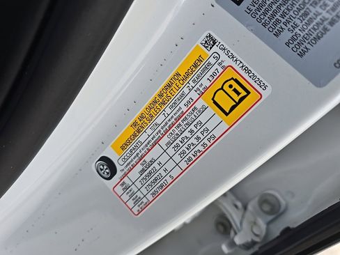 Used 2024 GMC Yukon XL Denali Ultimate image 12