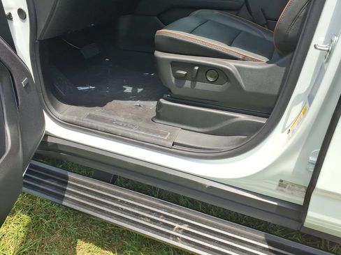New 2026 GMC Yukon XL AT4 w/ AT4 Premium Plus Package AWD/4WD image 13