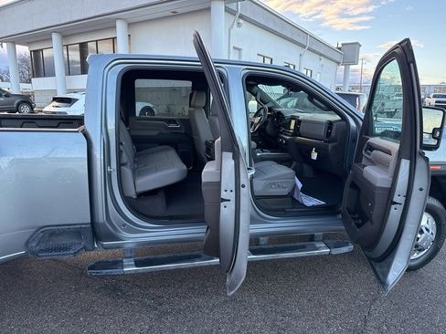 Used 2025 GMC Sierra 3500 SLT w/ SLT Premium Package image 8