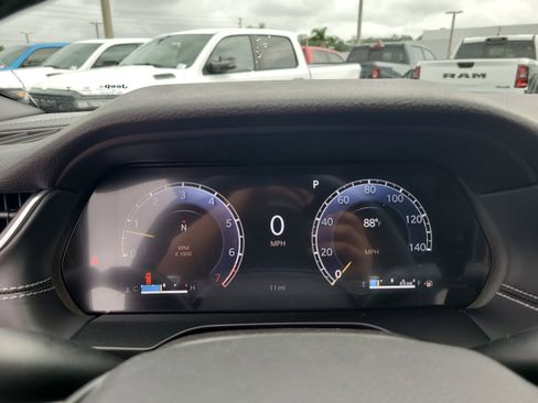 New 2025 Jeep Grand Cherokee Altitude image 22