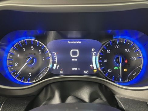 Used 2021 Chrysler Pacifica Touring-L image 22