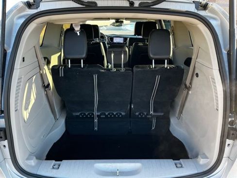 Used 2024 Chrysler Pacifica Select image 13