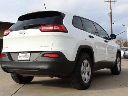 Used 2017 Jeep Cherokee Sport w/ Cold Weather Group image 24