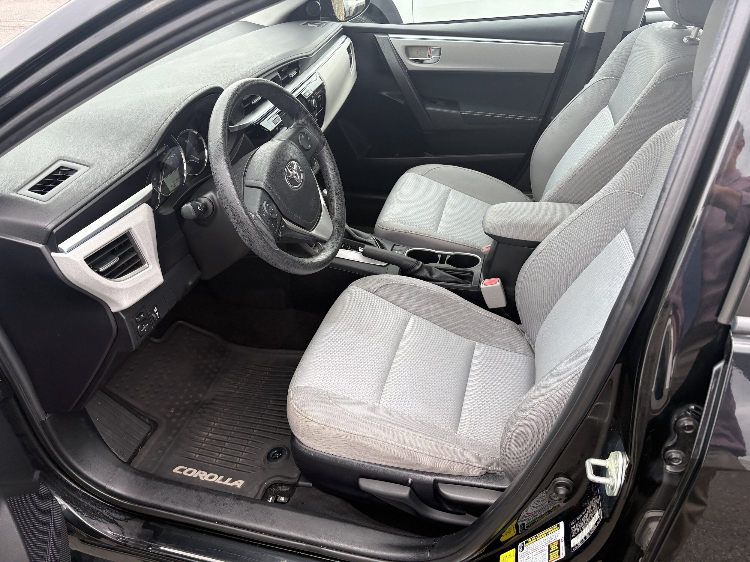 Used 2016 Toyota Corolla FWD image 4