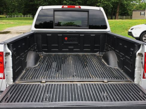 Used 2011 Nissan Titan SV w/ SV Value Truck Pkg image 12