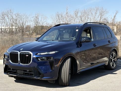 Used 2025 BMW X7 M60i image 3
