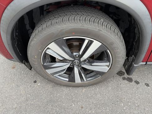 Used 2023 Nissan Rogue SL AWD/4WD image 9