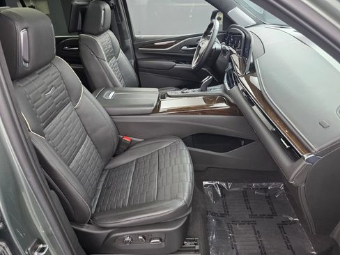 Used 2023 Cadillac Escalade Sport Platinum w/ LPO, ONYX Package AWD/4WD image 32