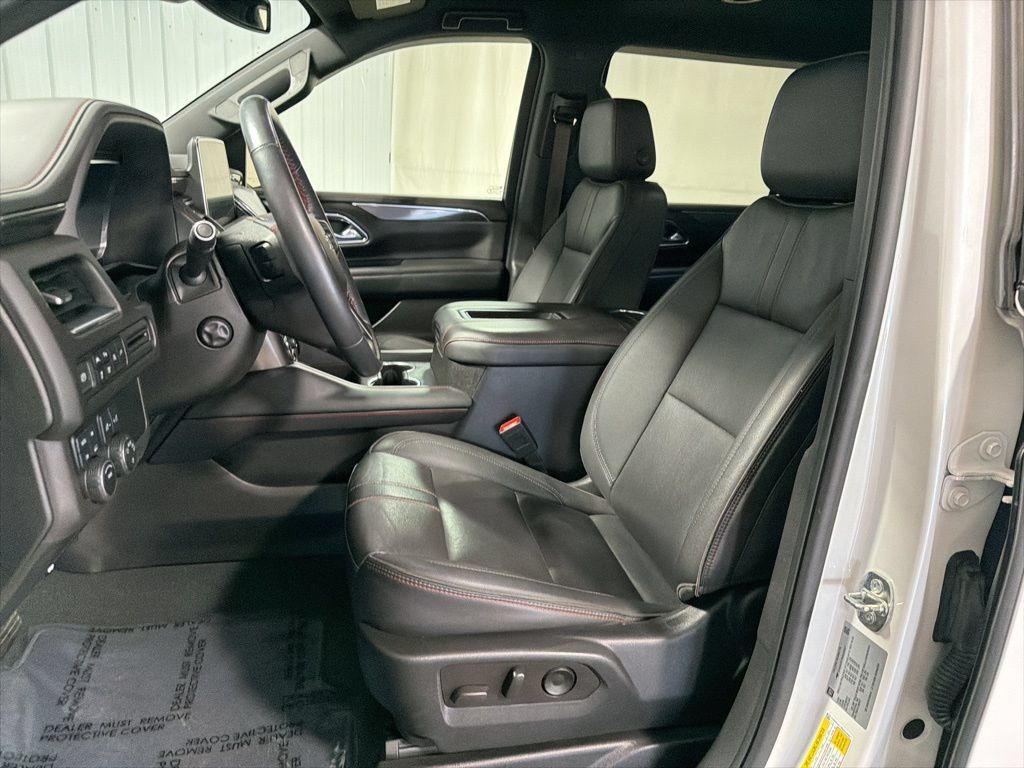 Certified 2022 Chevrolet Suburban RST w/ Luxury Package AWD/4WD image 5