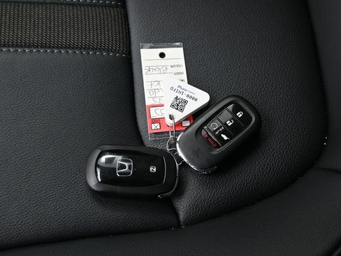 Used 2025 Honda Pilot EX-L image 29