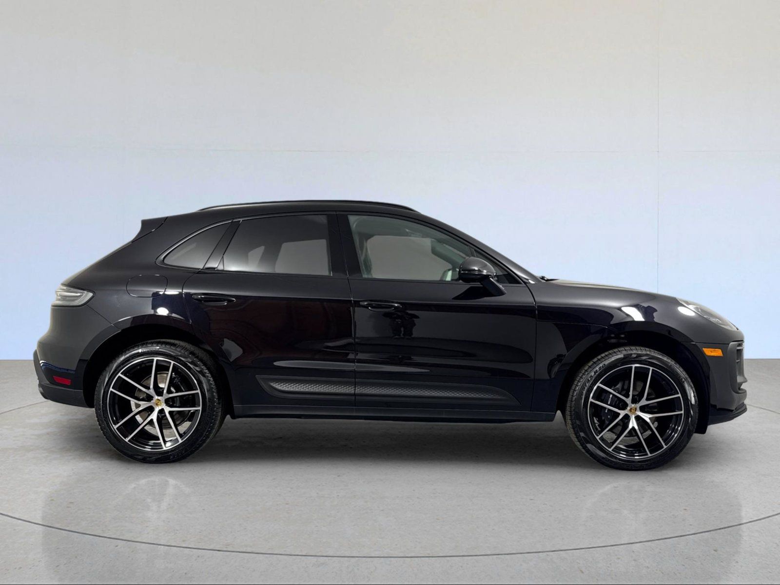 Certified 2026 Porsche Macan AWD/4WD image 9