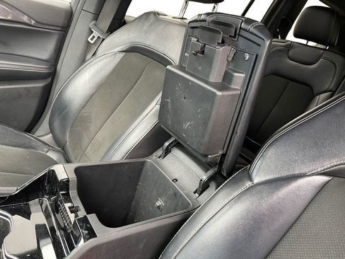 Used 2021 Jeep Grand Cherokee L Laredo image 28