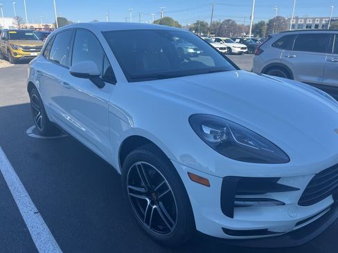 Used 2021 Porsche Macan image 3