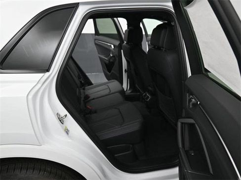 New 2025 Audi Q3 2.0T Premium image 13