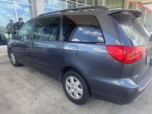 Used 2010 Toyota Sienna LE FWD image 10