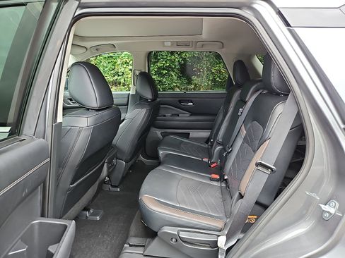 Certified 2024 Nissan Pathfinder Platinum w/ Cargo Package AWD/4WD image 10