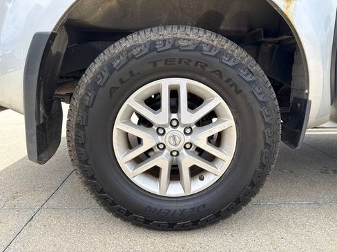 Used 2014 Nissan Frontier SV w/ SV Value Truck Package AWD/4WD image 49