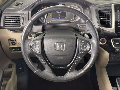 Used 2017 Honda Pilot Touring image 19