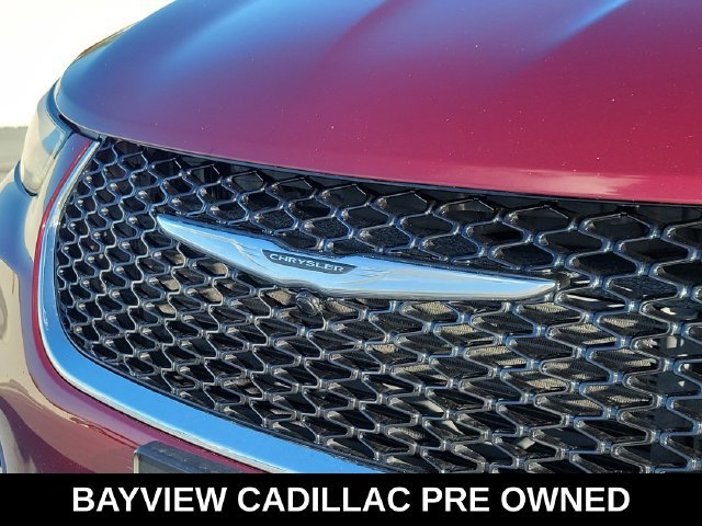 Used 2023 Chrysler Pacifica Limited FWD image 11