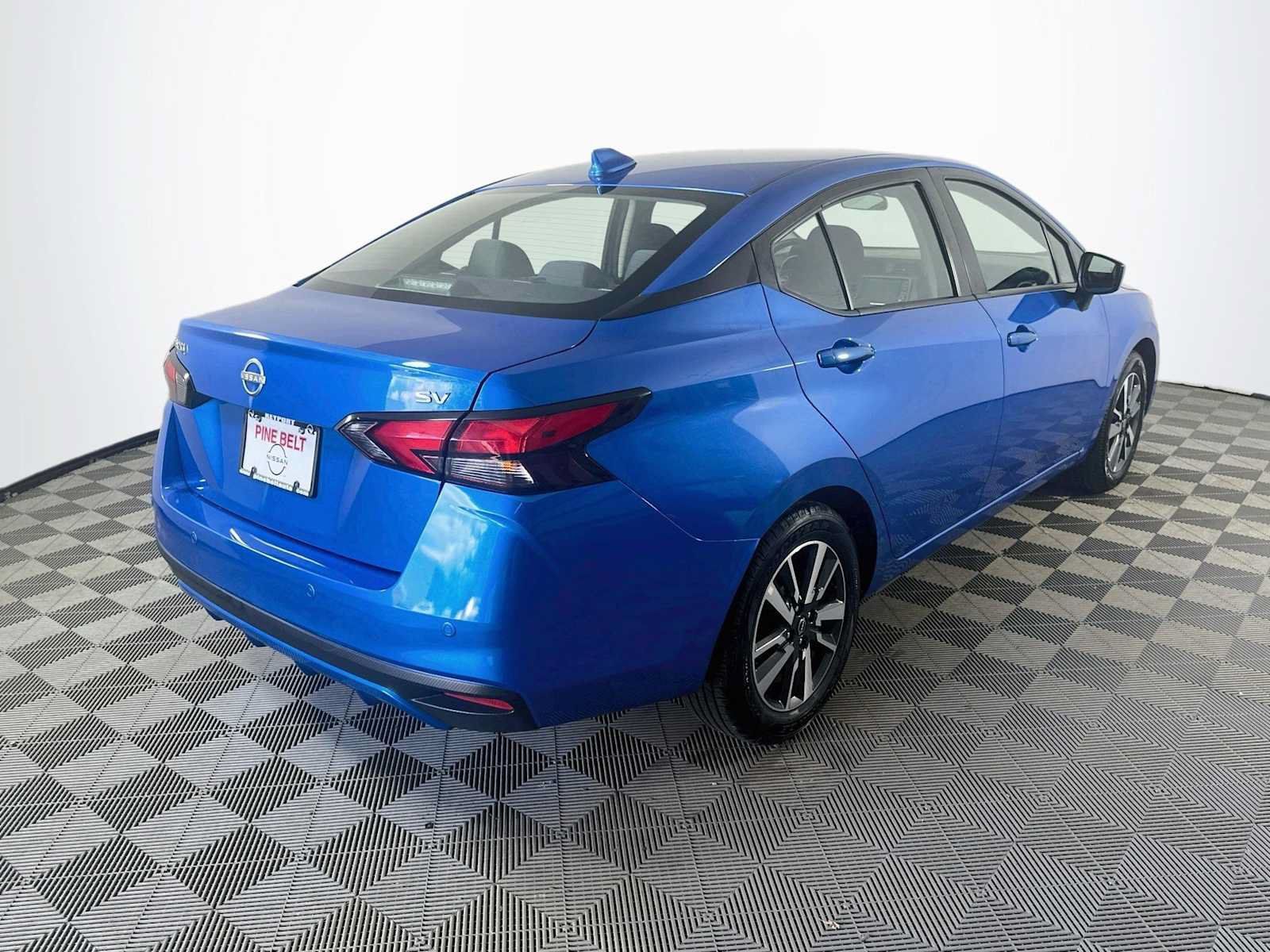 Used 2024 Nissan Versa SV FWD image 4