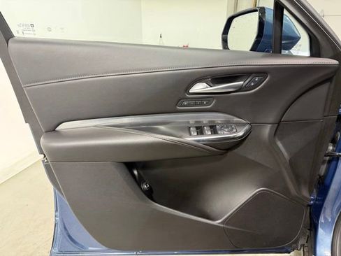 Used 2025 Cadillac XT4 Premium Luxury FWD image 10