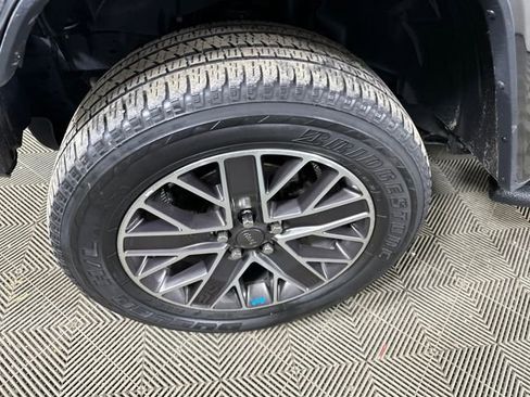 Used 2022 Jeep Wrangler Unlimited Sahara image 9