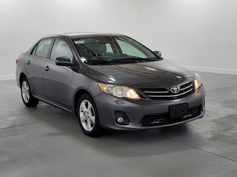 Used 2013 Toyota Corolla LE w/ Premium Pkg FWD image 2