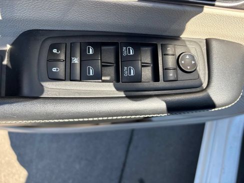 Used 2022 Chrysler Pacifica Touring-L FWD image 14
