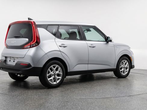 Used 2025 Kia Soul LX w/ LX Technology Package FWD image 9